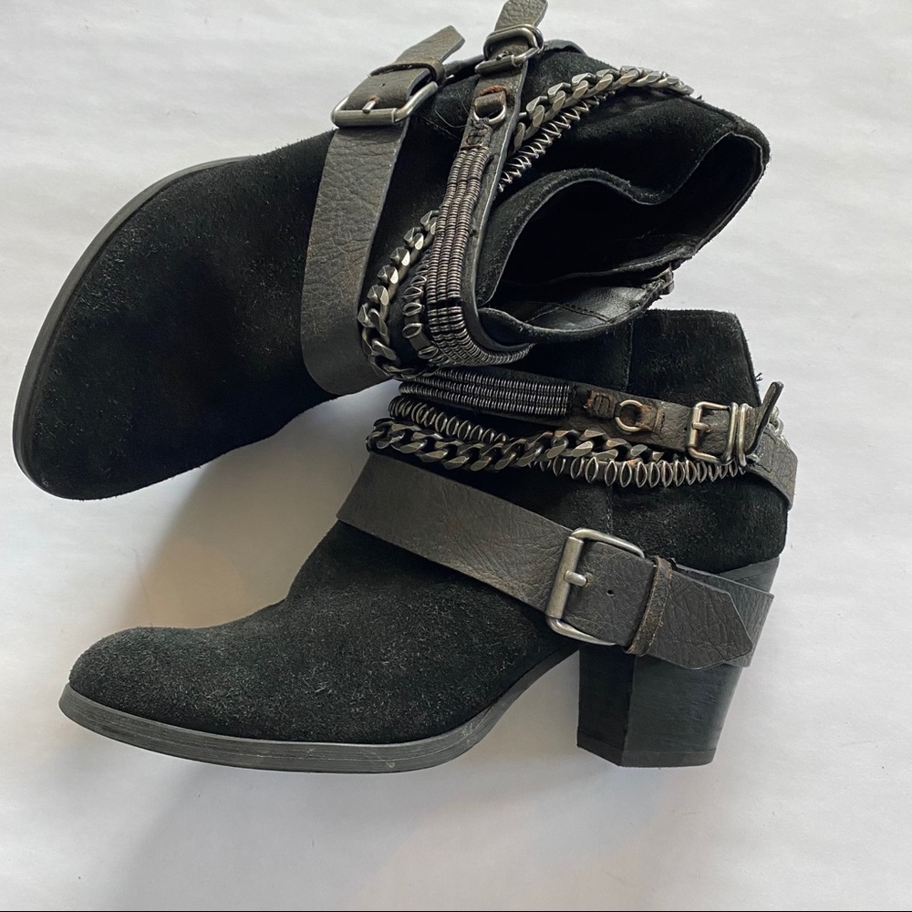𝖵intage Booties with chains
